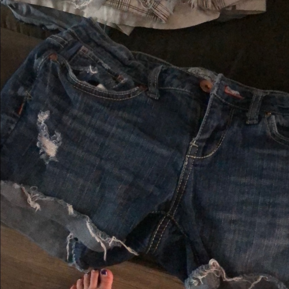 dark jean shorts, mid-rise